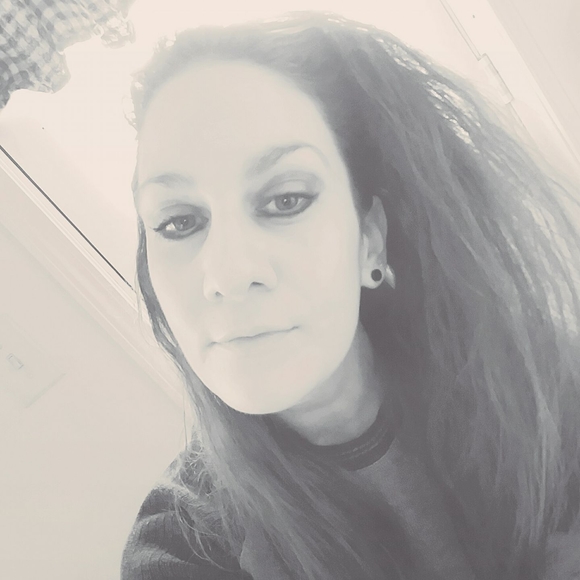 Meet your Posher, Lisa - Picture 1 of 1